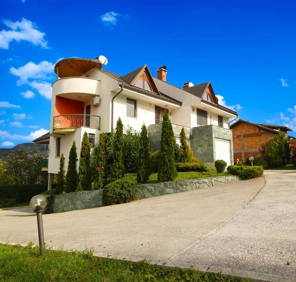 Villa Skenderija East By Poppy Szarajevó Kültér fotó